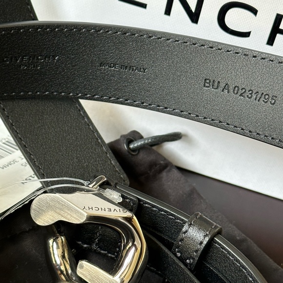 ✨ Givenchy G-Chain Buckle Belt – Made in Italy – With Box – Perfect Gift ✨ - Picture 11 of 11